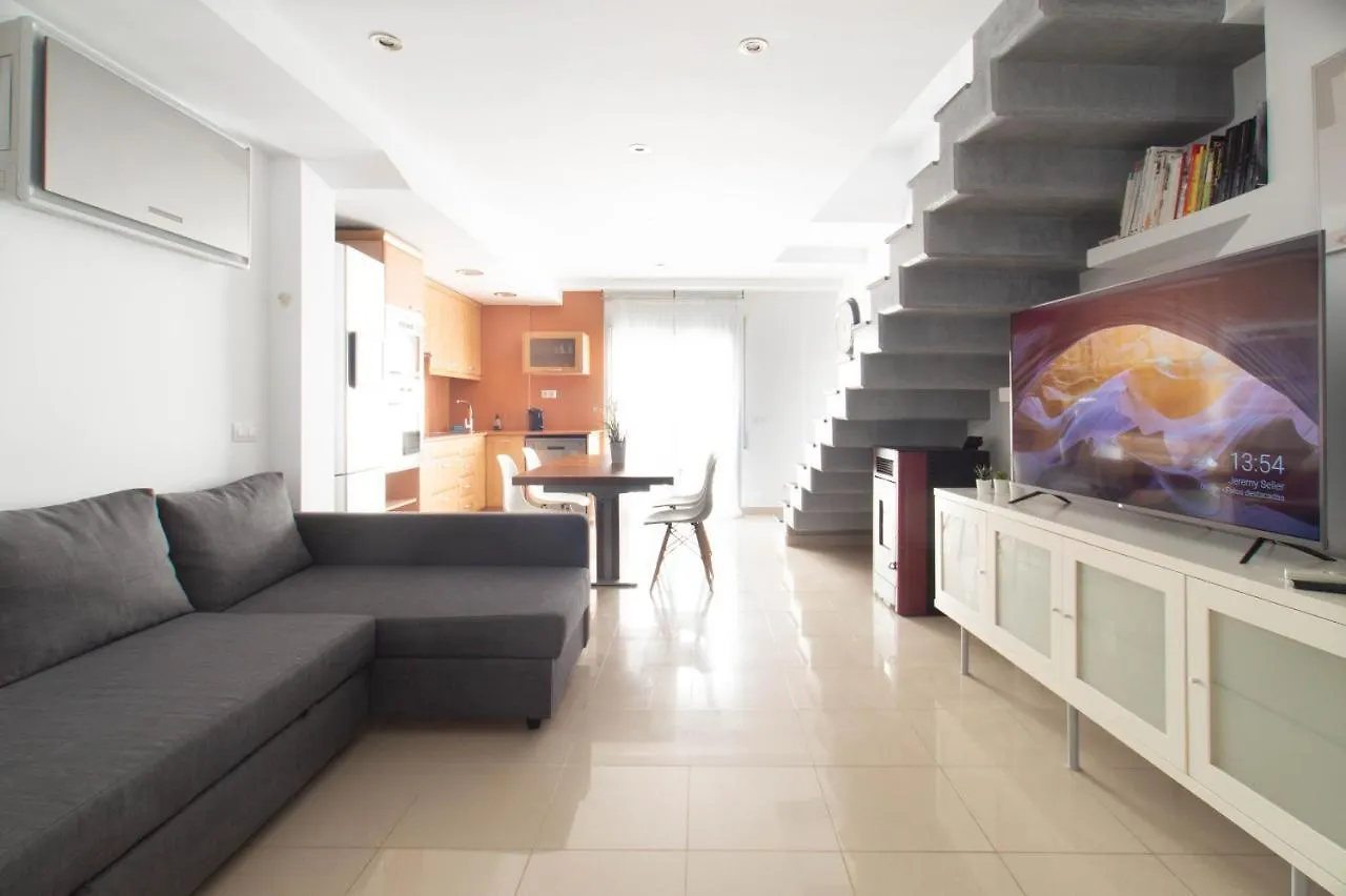 דירות ז'ירונה Sand Bay Beach Duplex