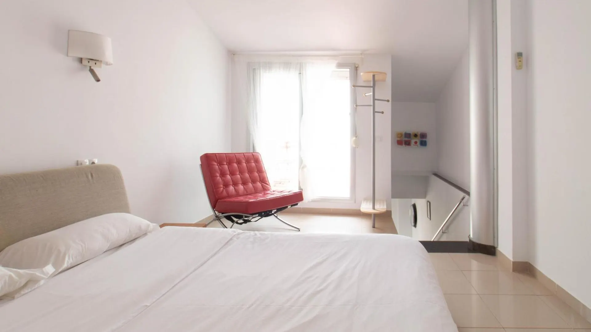 דירות ז'ירונה Sand Bay Beach Duplex